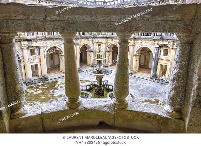 Central fountain in the cloister of John III of Convent of Christ, Tomar, Santarem District, Centro Region, Portugal, Europe