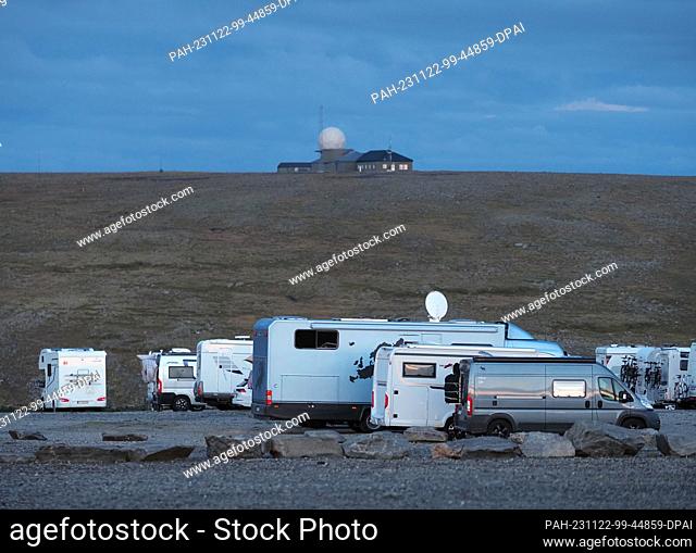 24 August 2023, Norway, Nordkapp: Camper vans park in the early morning on the North Cape's shale plateau, which lies some 300 meters above the Arctic Ocean