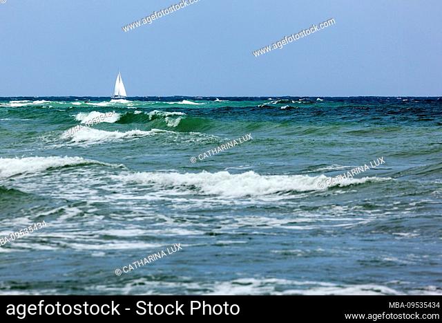 Baltic Sea, horizon, waves, sailboat