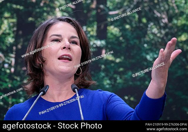 19 September 2021, Berlin: Annalena Baerbock, candidate for chancellor and federal leader of Bündnis 90/Die Grünen, speaks to party members at the Green Party's...