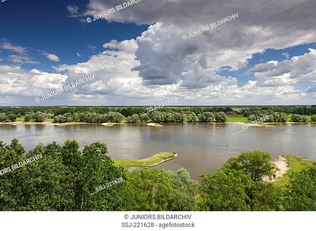 The river Elbe in the Biosphaerenreservat Elbtalaue, Niedersachsen, Germany