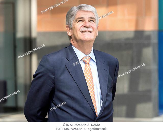 Alfonso MarÃ­a Dastis Quecedo (Spanish Foreign Minister) visits the Francis Crick Institute. London, UK. 14/07/2017 | usage worldwide