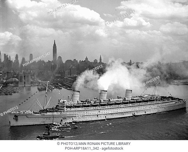 Photograph of the RMS Queen Mary arriving in New York Harbour with thousands of US Soldiers. Dated 1945