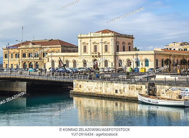 Saint Lucy Bridge (Ponte Santa Lucia) and Customs Agency building in Syracuse city, southeast corner of the island of Sicily, Italy