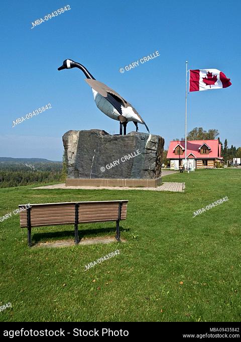 Algoma region, Kanada, Kanada Goose statue, Canadian flag, Ontario province, Wawa visitor center