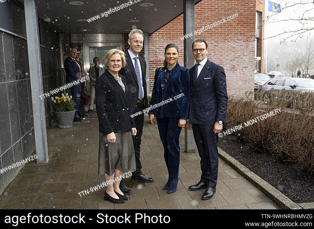 STOCKHOLM 20220408 Kronprinsessan Victoria och Prins Daniel besöker södertörns åklagarkammare och tas emot av riksåklagare Petra Lundh och kammarchef Gunnar...