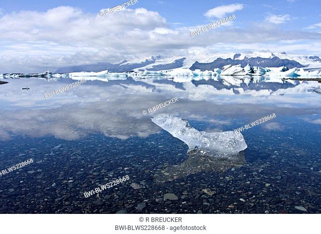 glacier lake Joekulsárlón, Iceland
