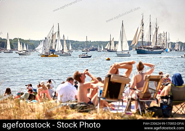 24 June 2023, Schleswig-Holstein, Kiel: Ships, boats, sailors and traditional sailing vessels take part in the Kieler Woche windjammer parade on the fjord