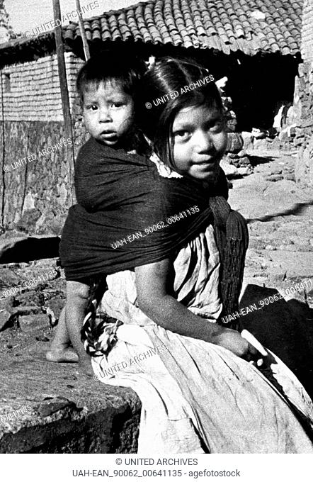 Travel to Mexico - Mexico - Purepecha children from Janitzio island on the Lake Patzcuaro. Kinder auf der Insel Janitzio. Image date circa 1962