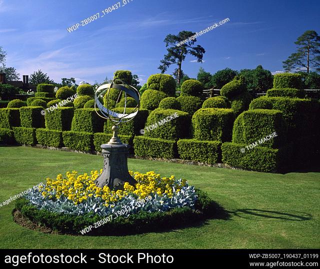 Tudor Topiary Chess Set, Hever Castle, Kent, England