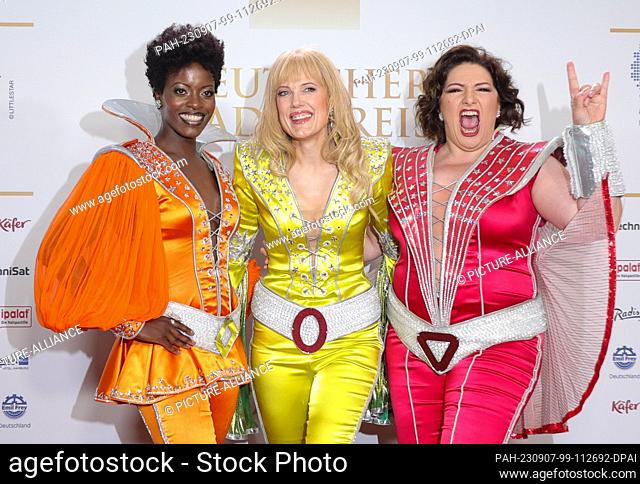 07 September 2023, Hamburg: Mamma Mia! performers Florence Kasumba (as Tanja, l-r), Maricel Wölk (as Donna) and Alex Avenell (as Rosie) arrive on the Red Carpet...