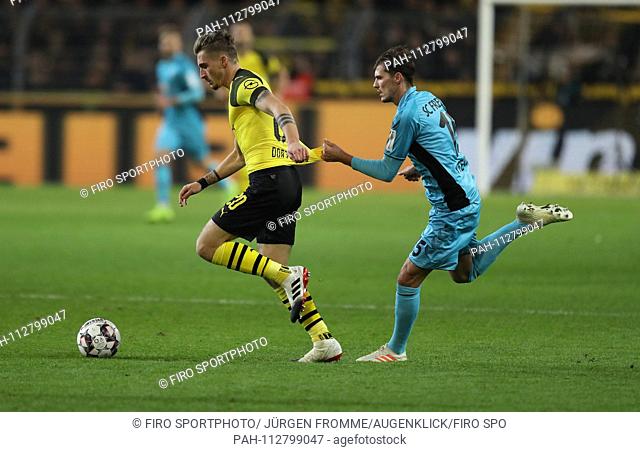 firo: 01.12.2018 Football, 1.Bundesliga, season 2018/2019 BVB Borussia Dortmund - SC Freiburg Foulspiel, jersey suit Pascal Stenzel duels versus Maximilian...