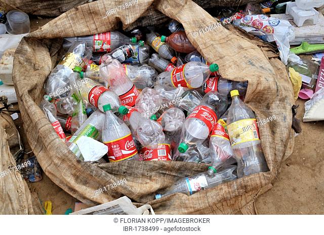 Separated waste for recycling of recyclable materials, plastic beverage bottles, Ceilandia, satellite town of Brasilia, Distrito Federal, Brazil, South America