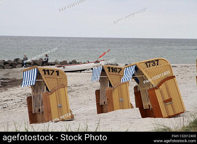 Schleswig-Holstein - vacation - tourism - beach - dune beach chairs - fishing boat - exit restrictions during the Corona crisis: Our trip takes us to California...