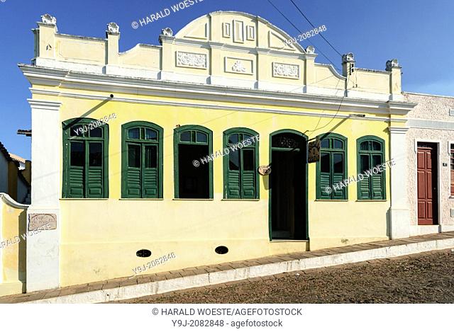 Brazil, Bahia, Lencois (Parque Nacional de Chapada Diamantina): Typical architecure and cobbled street in Lencois' charming centre