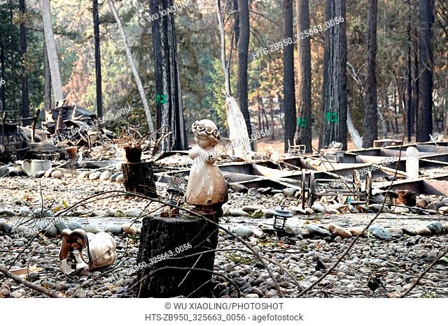 (181120) -- PARADISE, Nov. 20, 2018 () -- Photo taken on Nov. 19, 2018 shows the wreckage in the site where the wildfire engulfed in Paradise of Butte County