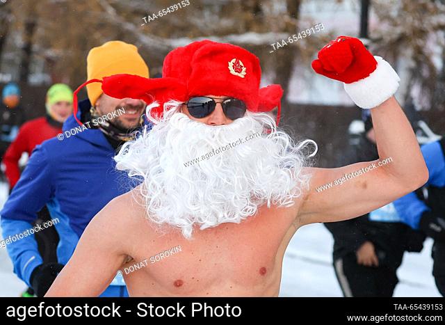 RUSSIA, YEKATERINBURG - DECEMBER 3, 2023: People take part in the Europe-Asia winter half marathon in a city embankment. Donat Sorokin/TASS