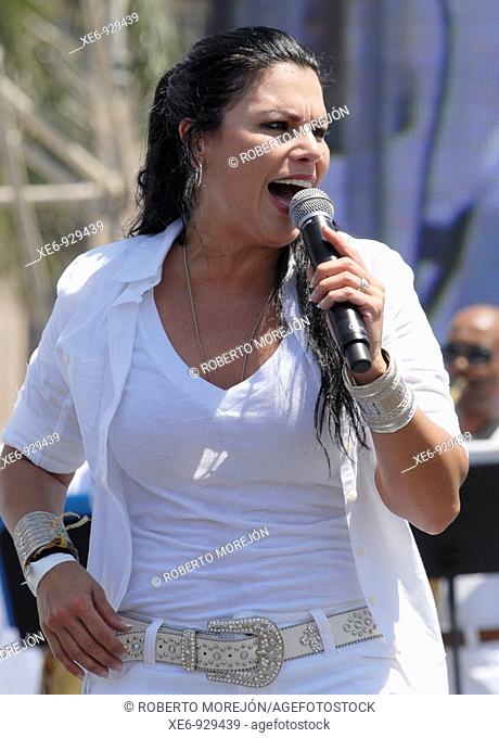 La cantante Olga Tañón, de Puerto Rico, ganadora de cinco premios Grammy, cantando en el segundo concierto 'Paz sin Fronteras' que se realizó en la Plaza de la...