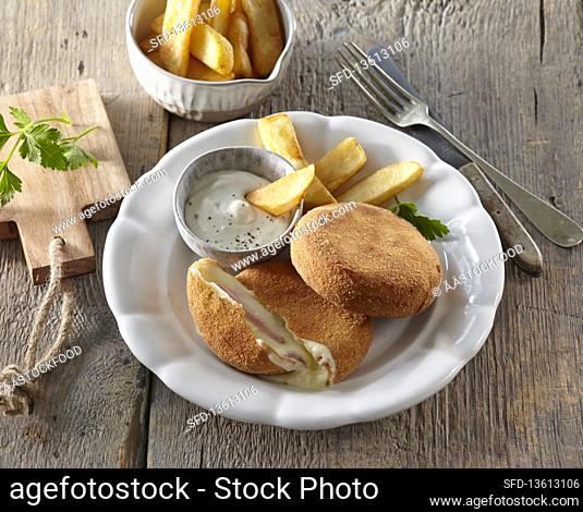 Baked camembert with potato wedges and a dip