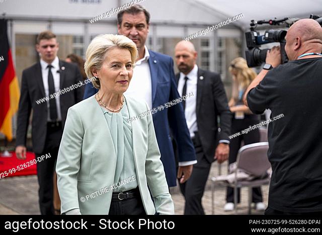 25 July 2023, Bavaria, Bayreuth: Ursula von der Leyen (l, CDU), President of the European Commission, leaves the press conference after the Bavarian Cabinet...