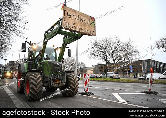 21 December 2023, Baden-Württemberg, Stuttgart: Farmers demonstrate with their tractors in Stuttgart city center in front of the state parliament of...