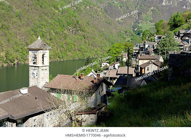 Switzerland, Ticino, Val Verzasca, trekking to Odro mountain settlement, starting at Vogorno village