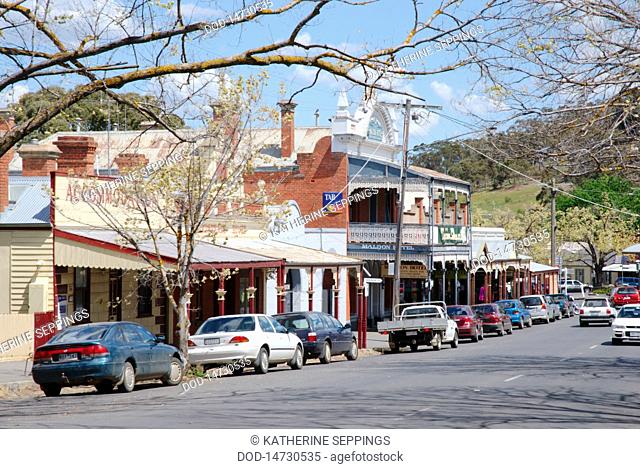 Australia, Central Victoria, Maldon, Cars on high street
