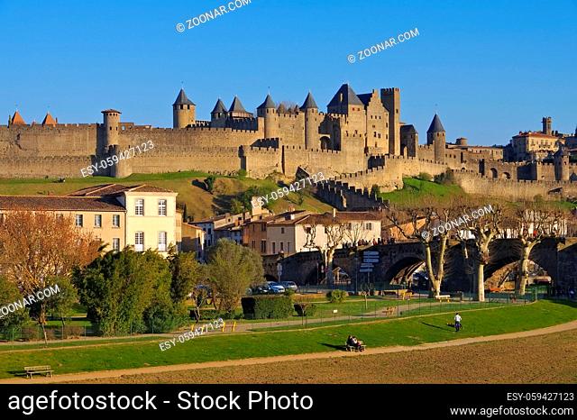 Carcassonne Pont Vieux - Castle of Carcassonne and Pont Vieux, in southern France
