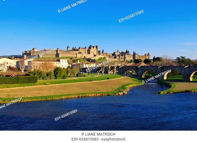 carcassonne pont vieux - castle of carcassonne and the pont vieux, in southern france