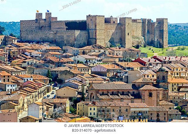 View of the town with the castle (now a state-run hotel) and the church of Santa María. Sigüenza. Guadalajara province, Spain