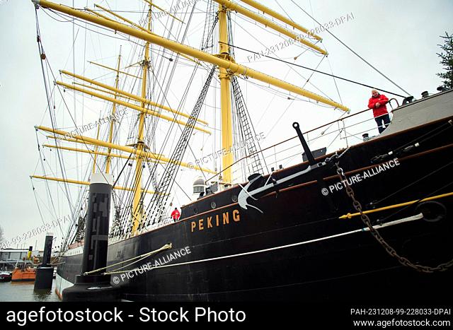 08 December 2023, Hamburg: The newly attached anchor of the four-masted barque and museum ship ""Peking"" can be seen next to the name lettering on the hull in...