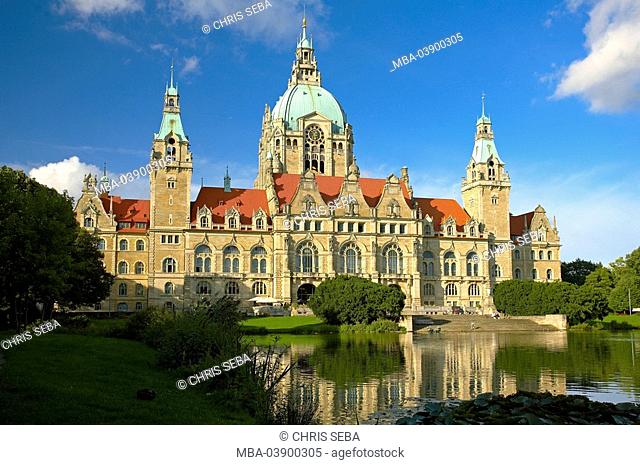 Germany, Lower Saxony, Hanover, Maschpark, Maschteich, town hall
