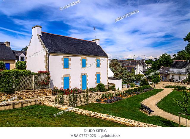 France, Brittany, FinistÃ¨re Department, Sainte-Marine, park near access to port