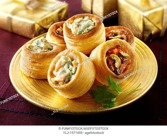 Volavent filled with salmon & dill cream and olive tapenade on a gold plate with gold presents