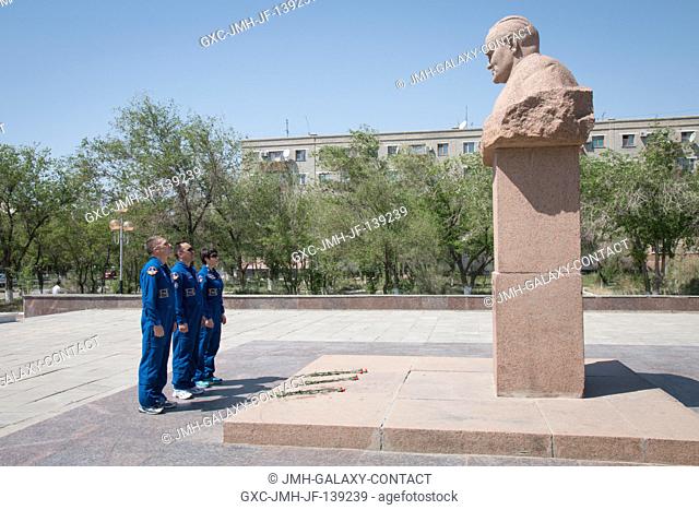 At the statue of the Russian Great Designer, Sergei Korolev, in the town of Baikonur, Kazakhstan, Expedition 4041 backup crew members Terry Virts of NASA (left)