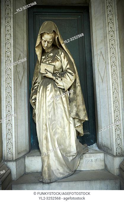 Picture and image of the stone sculpture of a women on the tomb of ship builder Giovanni Battista Piaggio by Sculptor G. Benetti 1873