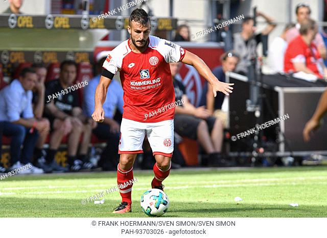 Giulio DONATI (1.FSV FSV Mainz 05), Aktion, Einzelaktion, Einzelbild, Freisteller, Ganzkoerperaufnahme, ganze Figur. Fussball 1. Bundesliga, 1