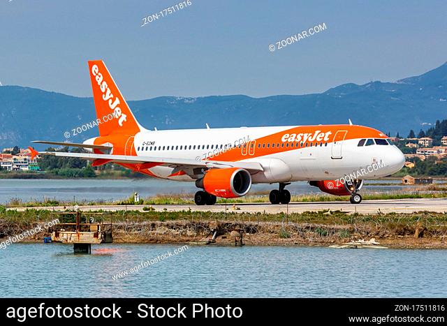 Korfu, Griechenland - 19. September 2020: Ein Airbus A320 Flugzeug der EasyJet mit dem Kennzeichen G-EZWB auf dem Flughafen Korfu (CFU) in Griechenland