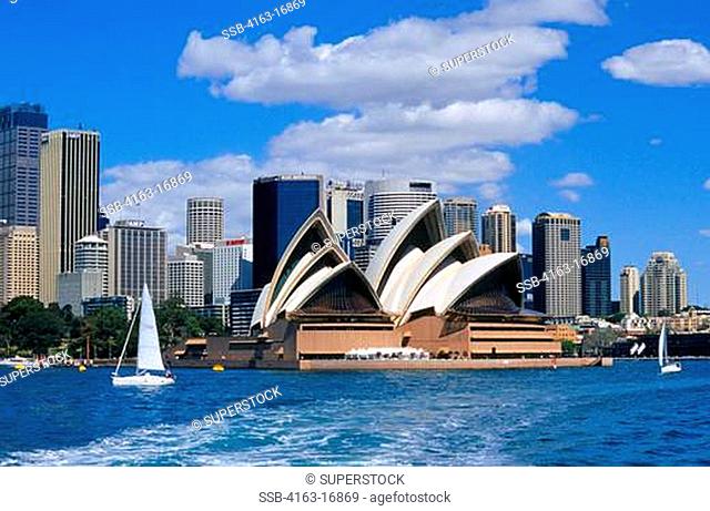 AUSTRALIA, SYDNEY, VIEW OF OPERA HOUSE AND CITY SKYLINE, SAILBOAT