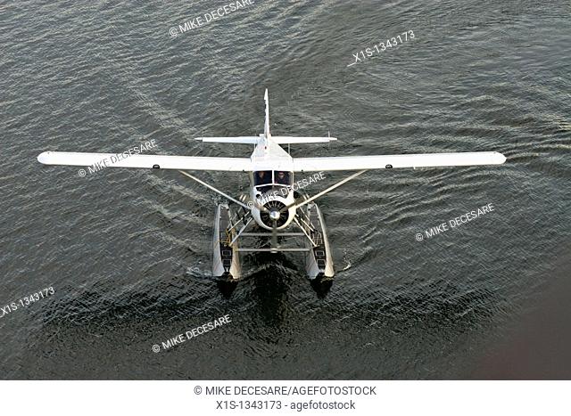 A single engine float plane taxis in Vancouver marine