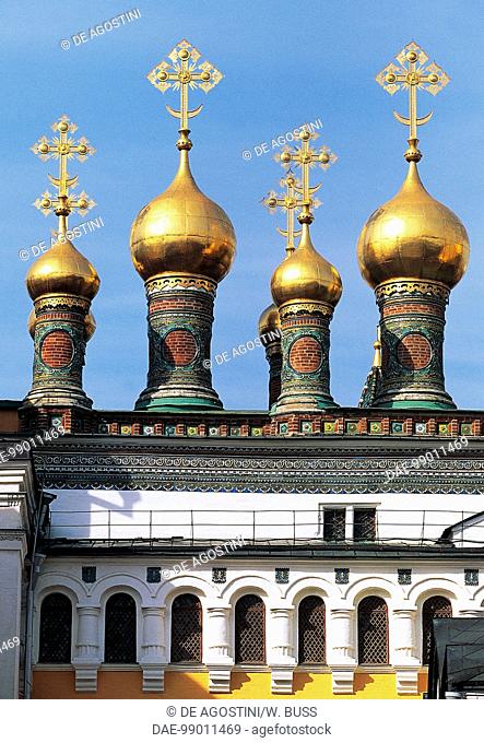 Domes of Terem Palace or Teremnoy Palace(17th century), Kremlin Palace (Unesco World Heritage List, 1990), Moscow, Central District, Russia