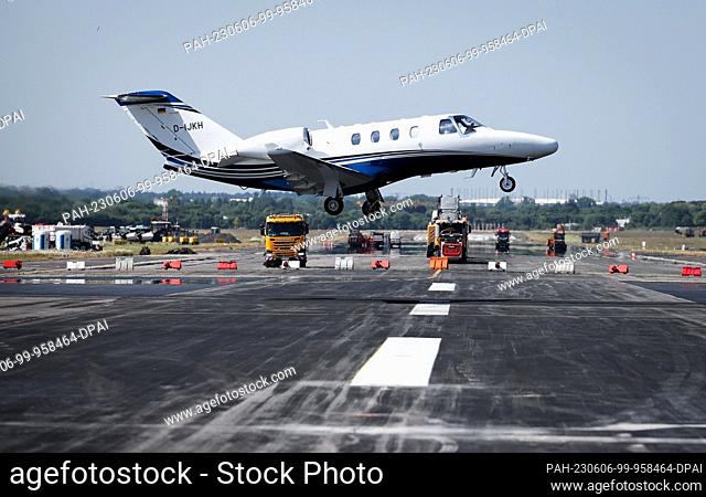 06 June 2023, Hamburg: A twin-engine business or private aircraft takes off at Hamburg Airport while the second runway is closed for renewal work