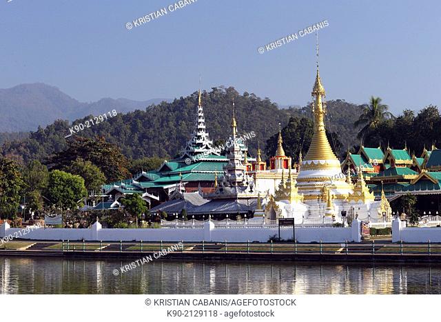 Wat Jong Kham and Wat Jong Klang, Mae Hong Son with the pond and the mountains in the background, Thailand, Southeast Asia