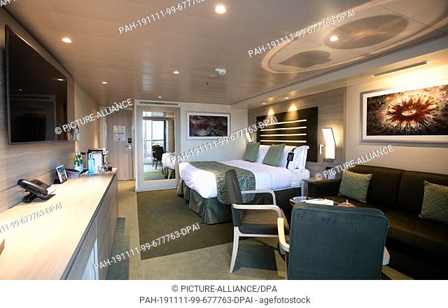 08 November 2019, Hamburg: View into a deluxe suite in the Yacht Club on board of the cruise ship MSC Grandiosa during a press tour