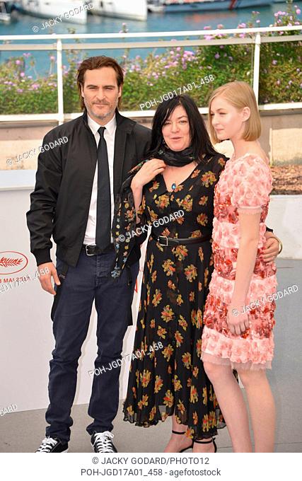 Joaquin Phoenix, Lynne Ramsay, Ekaterina Samsonov Photocall of the film 'You Were Never Really Here' 70th Cannes Film Festival May 27, 2017 Photo Jacky Godard