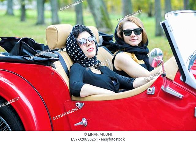 women with dark glasses on vacation trip