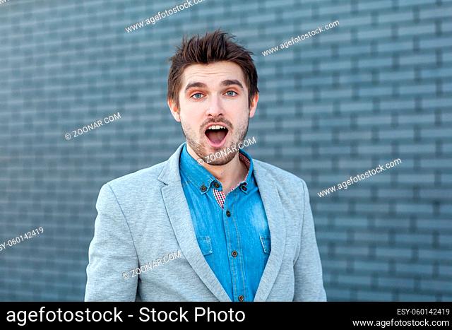 wow. Portrait of surprised handsome bearded man in casual style standing and looking at camera with open mouth and unbelievable face
