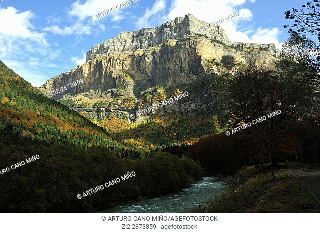 Punta Tobacor, 2779 mts, on Ordesa and Monte Perdido National Park. Valley of Ordesa, Huesca province, Spain