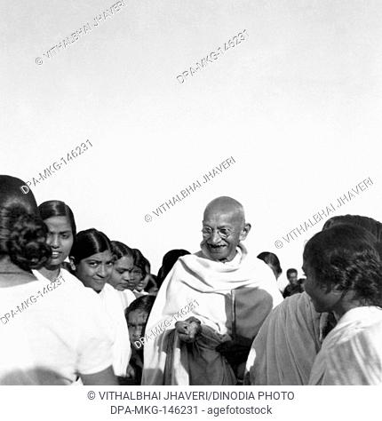Mahatma Gandhi , surrounded by women of Mahila Ashram Wardha at Sevagram Ashram , 1945 , Dr. Sundaram wife of G. Ramachandran