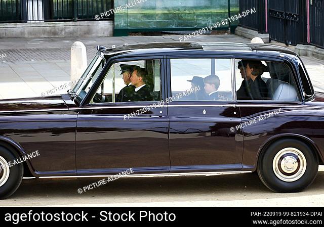 19 September 2022, Great Britain, London: Princess Charlotte, Prince George, Royal Consort Camilla and Kate, Princess of Wales